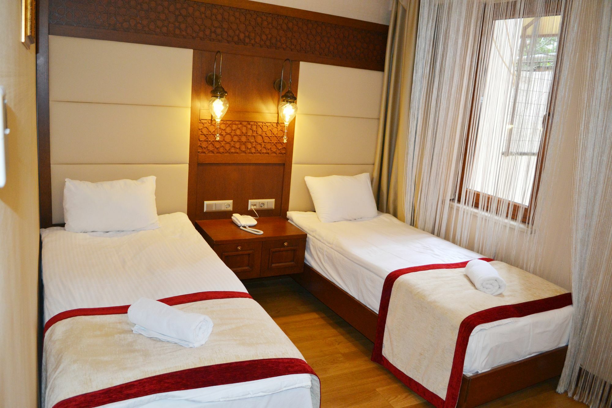 Hotel Lalinn Deluxe