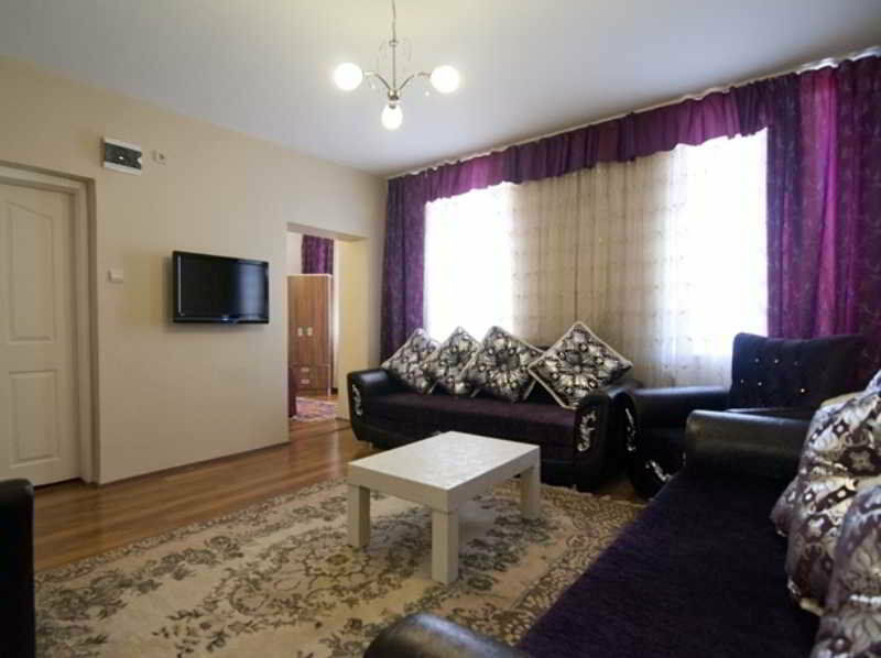 Bayer Apartment *