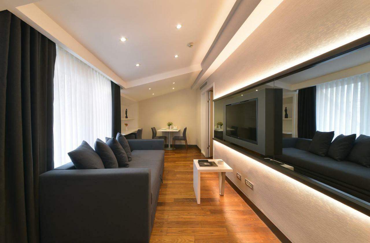 Hotel Nish & 3*