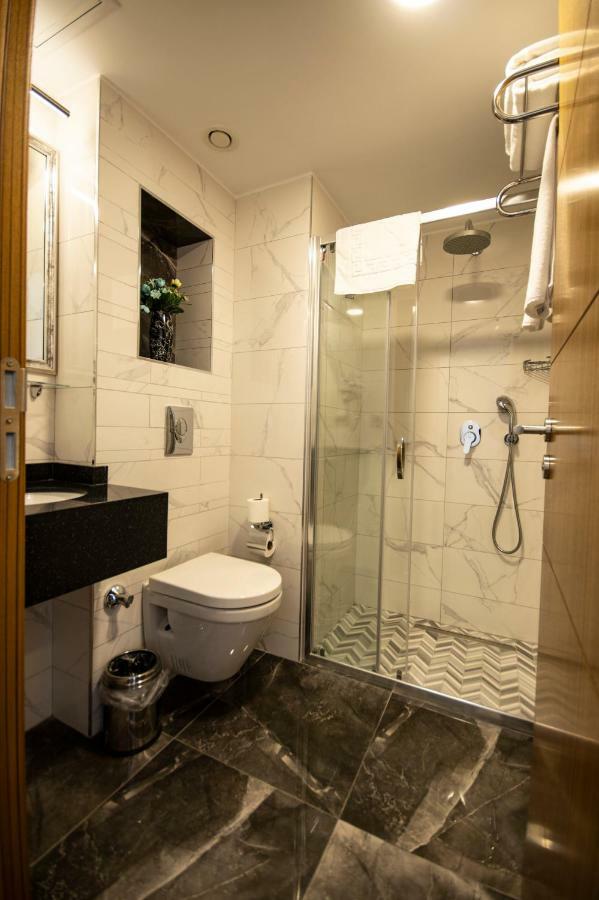 Eliza Hotel