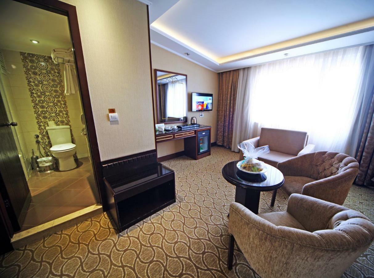 Hotel The Parma Downtown