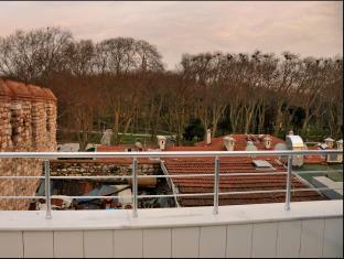 Palace Point Hotel 2*