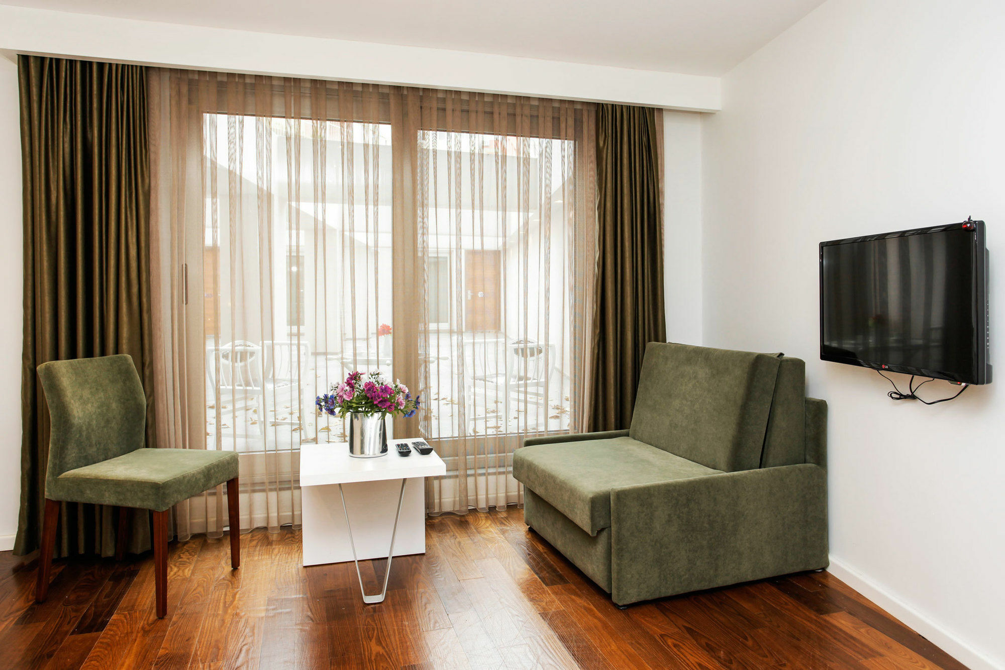 Nish & 3* Istanbul
