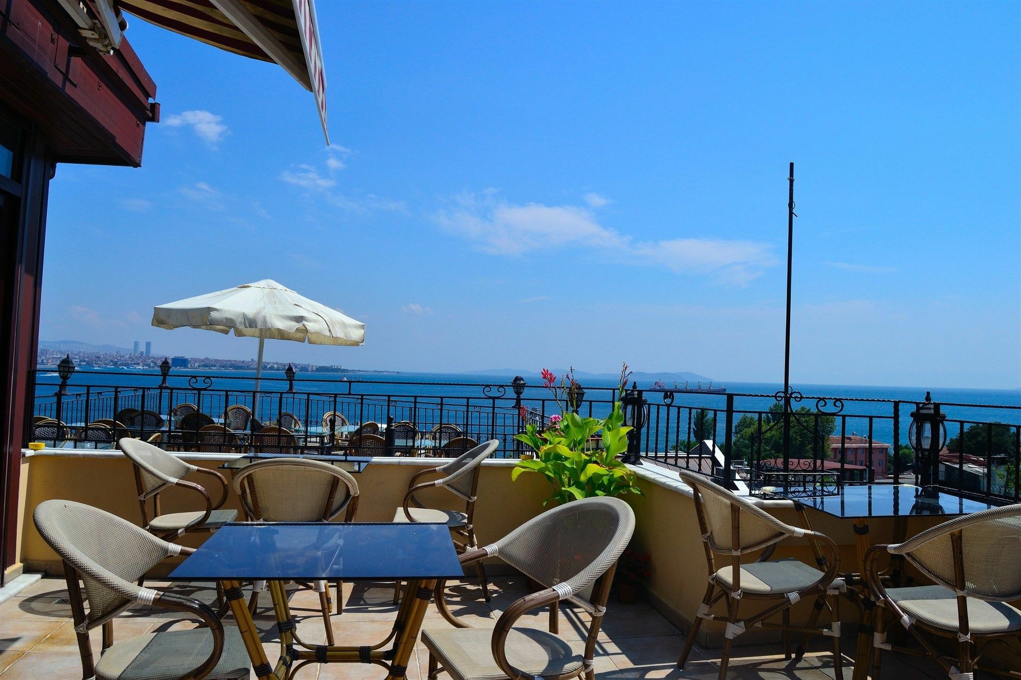Alp Hotel