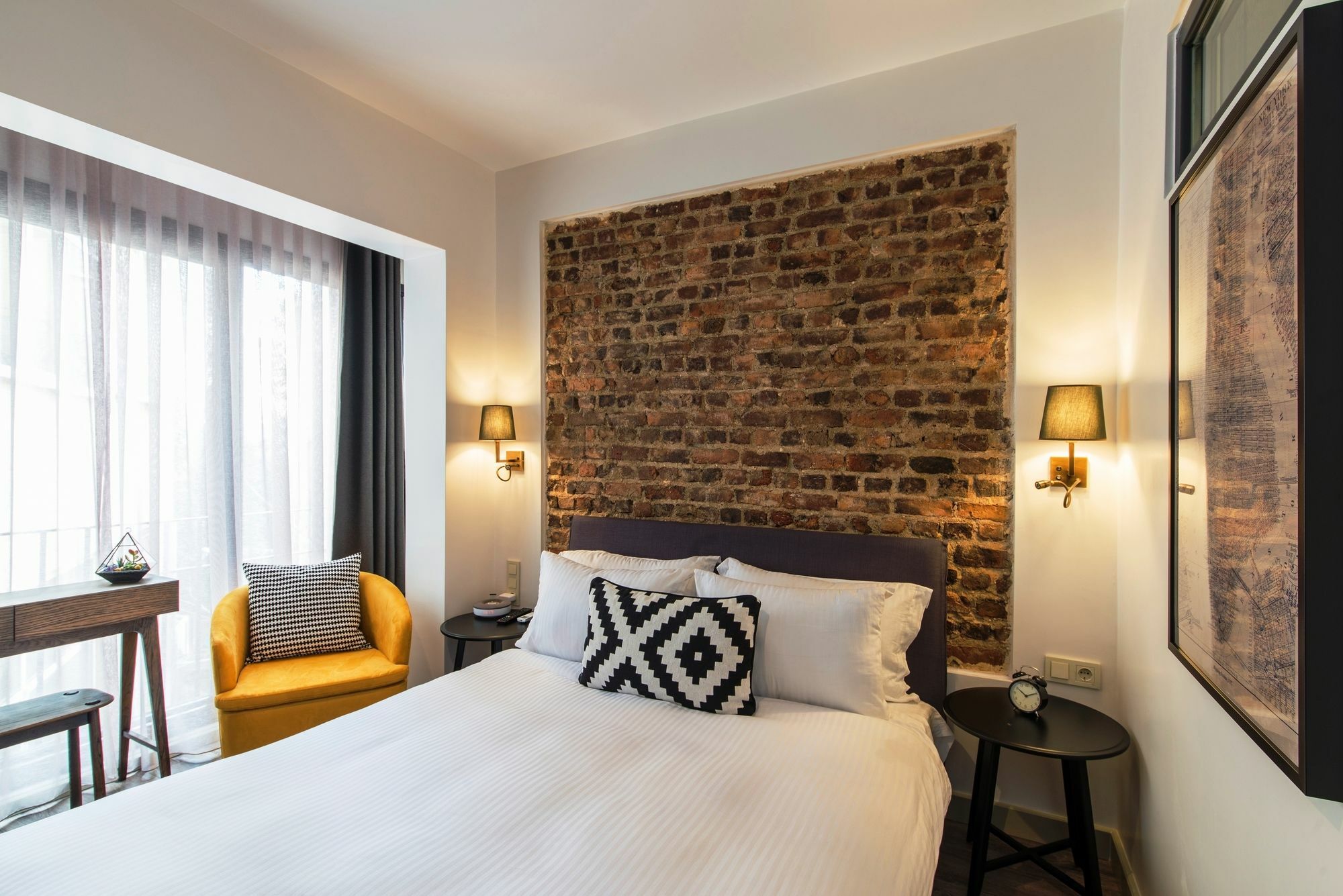 G Flats & Serviced - Adult Only Apartment