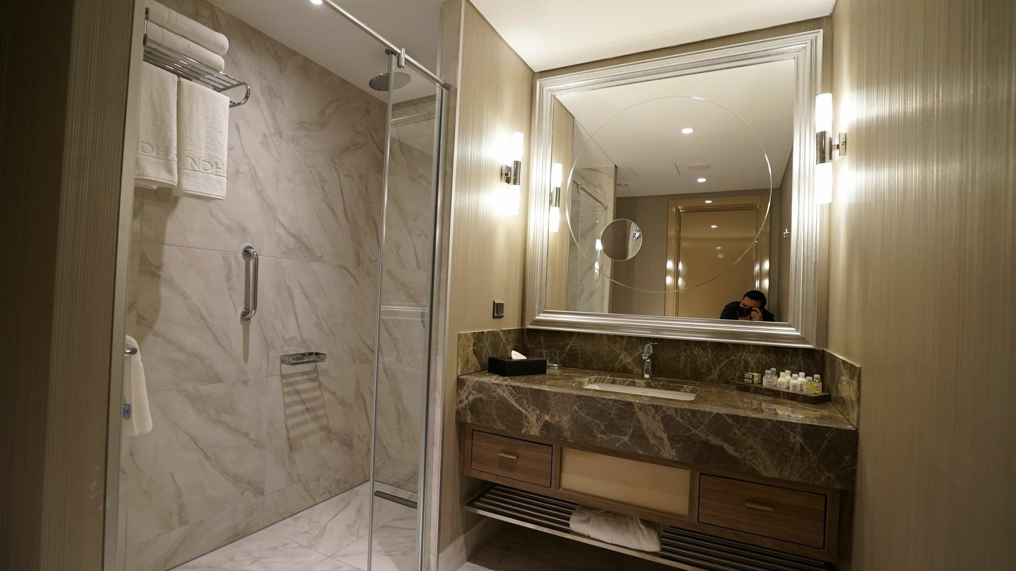 Hawthorn By Wyndham Airport Otel 5*