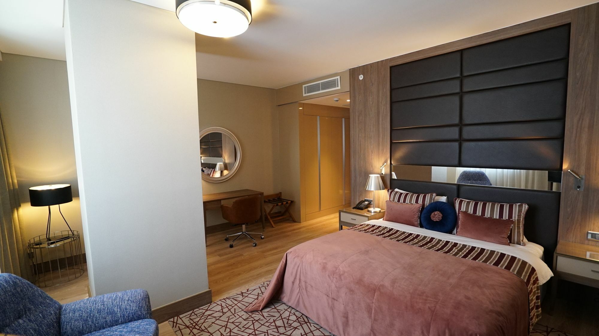 Hawthorn By Wyndham Airport Otel