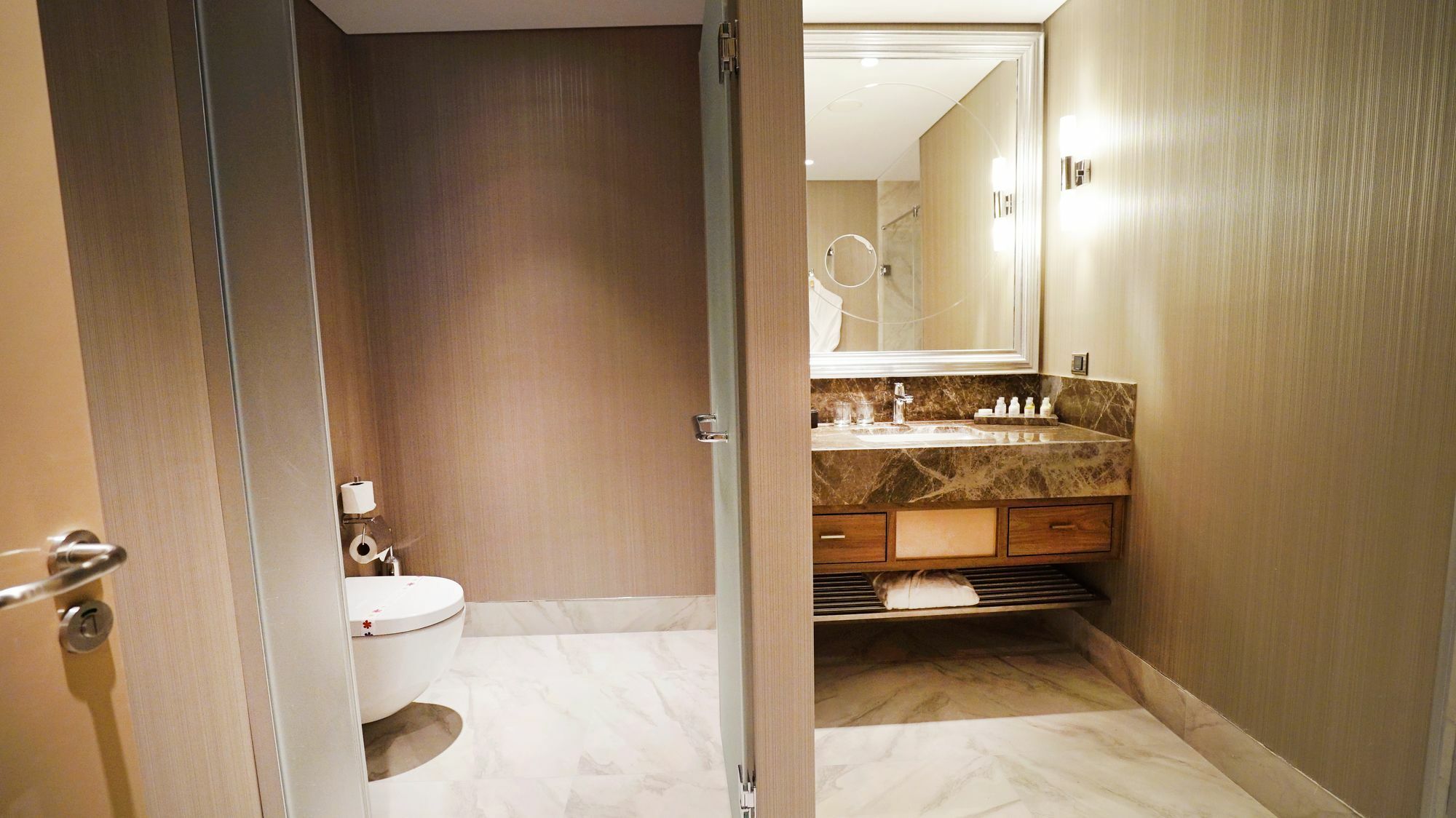 Hawthorn By Wyndham Airport Otel