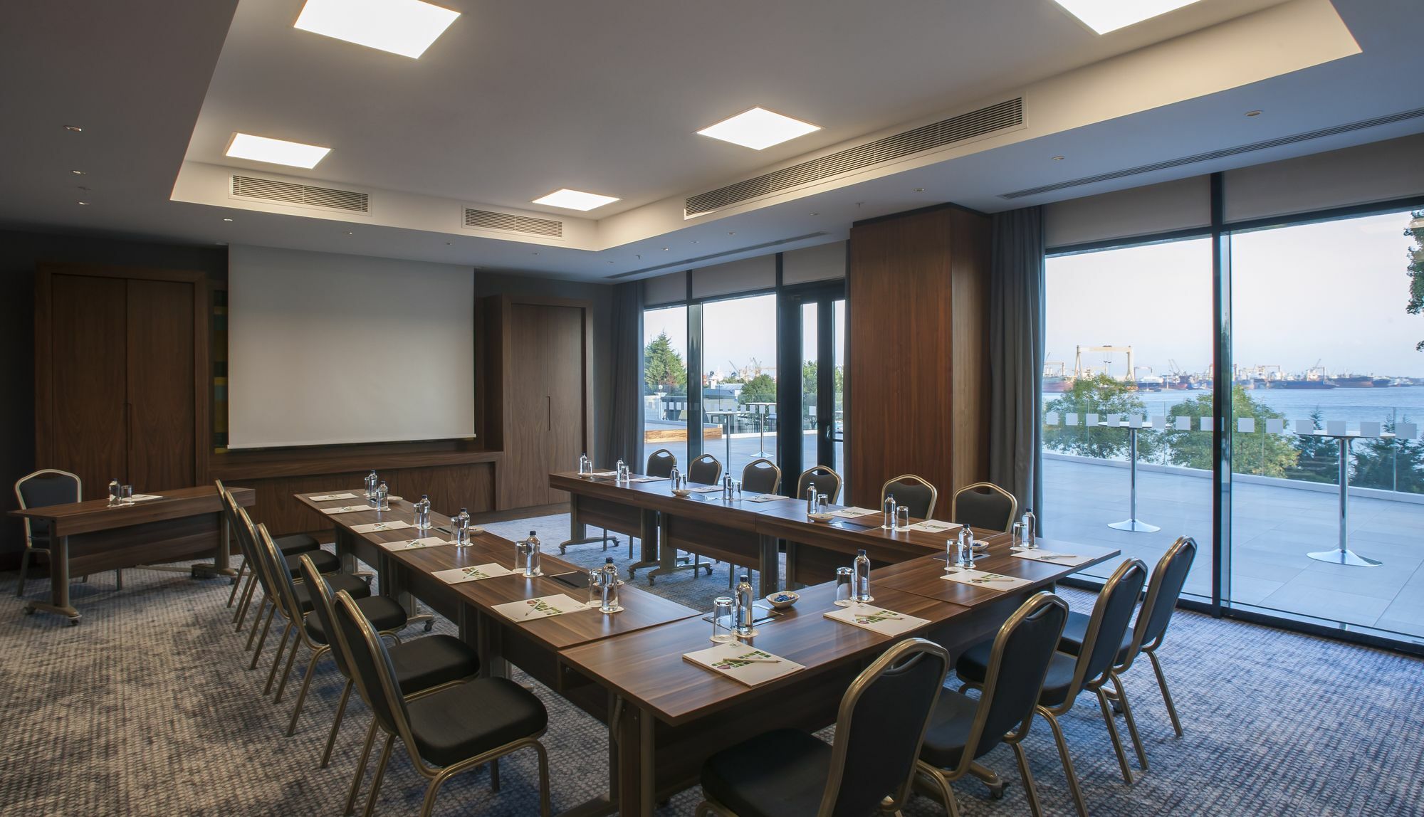 - Tuzla Bay By Ihg 4* Istanbul