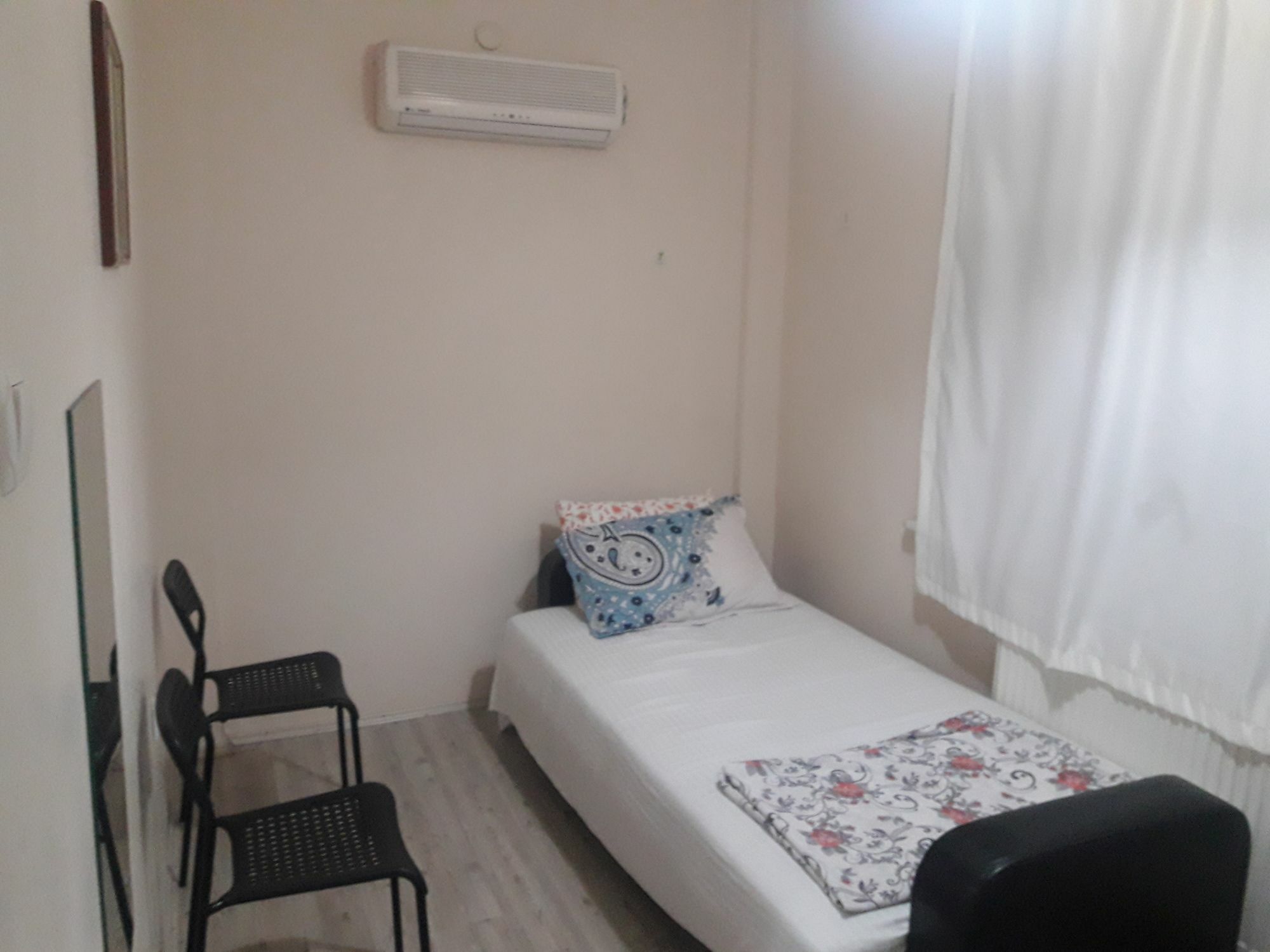 Travel House *