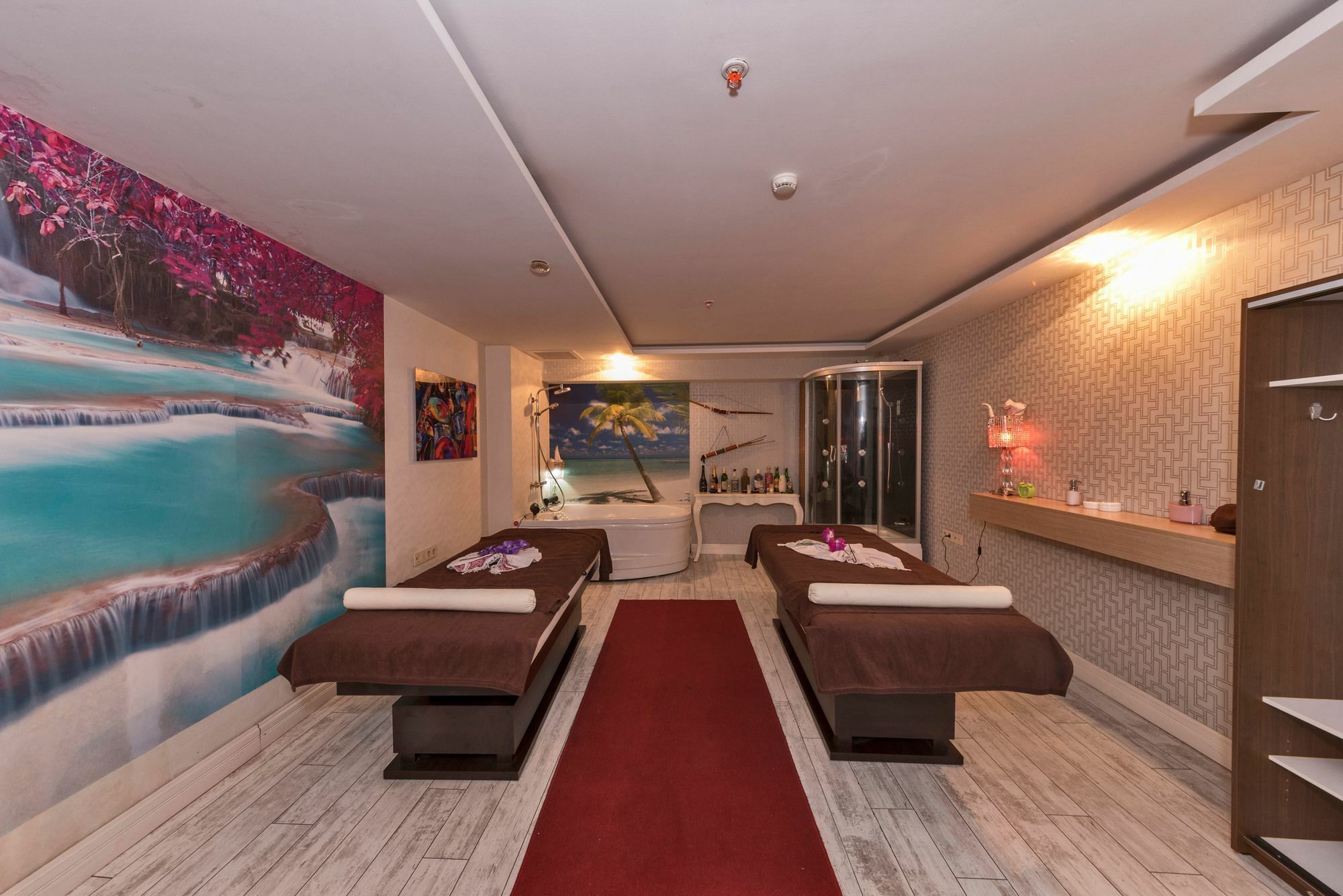 Marnas Hotel 4*