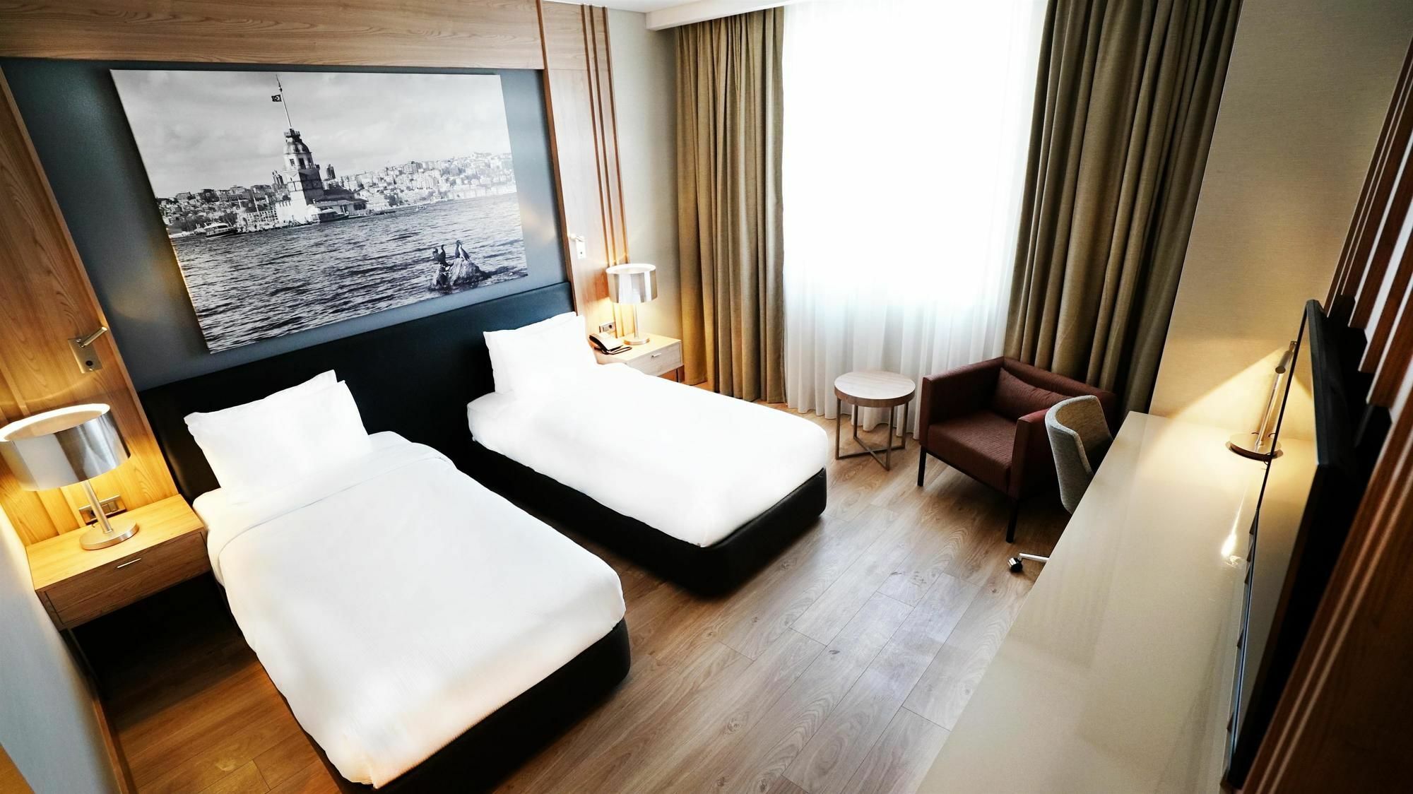 Hotel Tryp By Wyndham Basin Ekspres 5*
