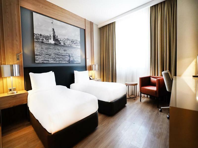 Tryp By Wyndham Basin Ekspres Hotel