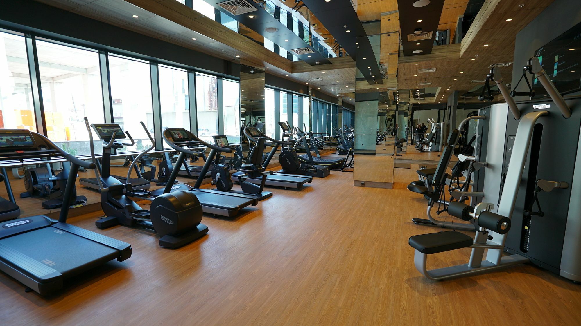 Tryp By Wyndham Basin Ekspres Hotel 5*