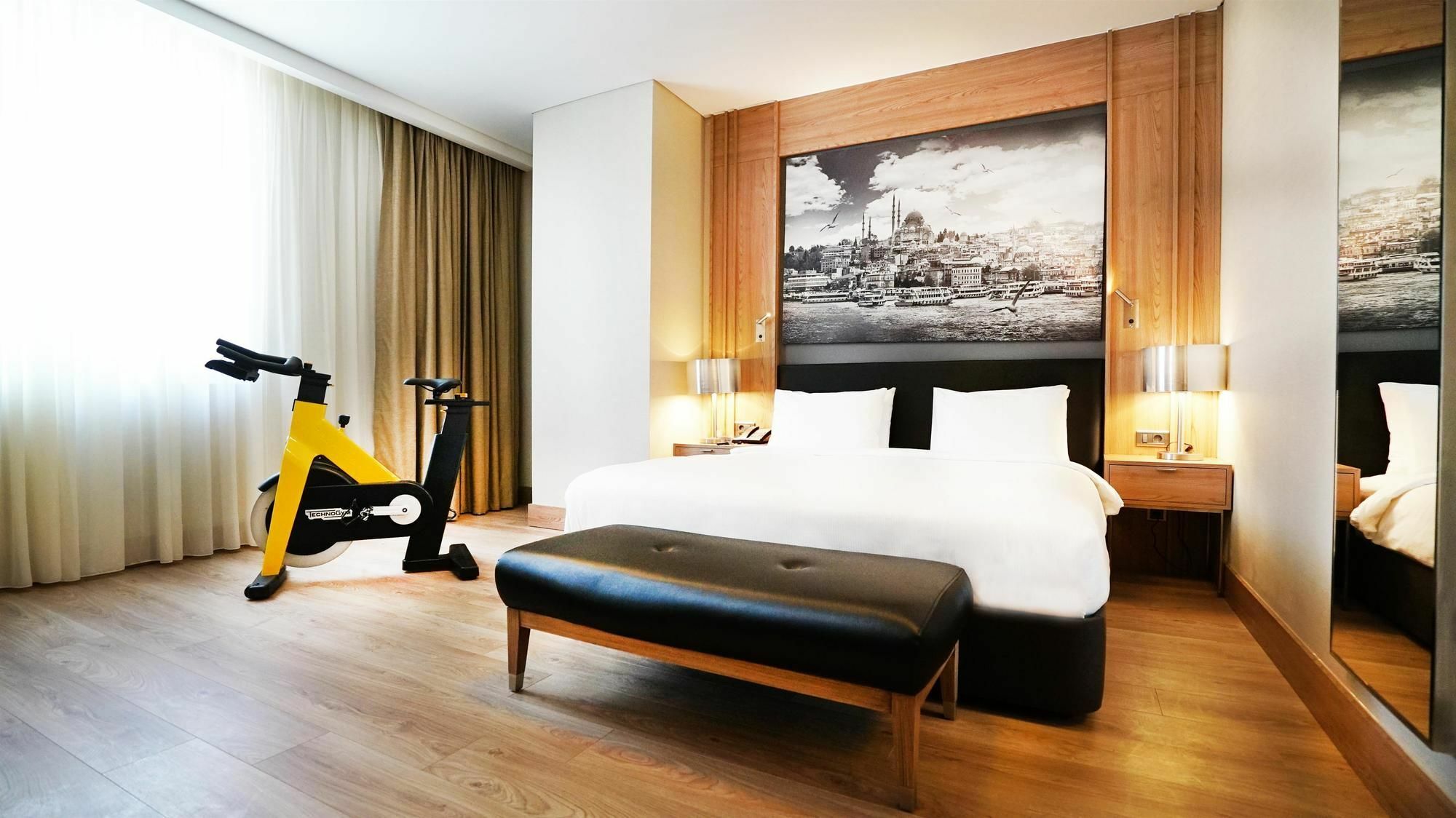 Tryp By Wyndham Basin Ekspres Hotel 5*