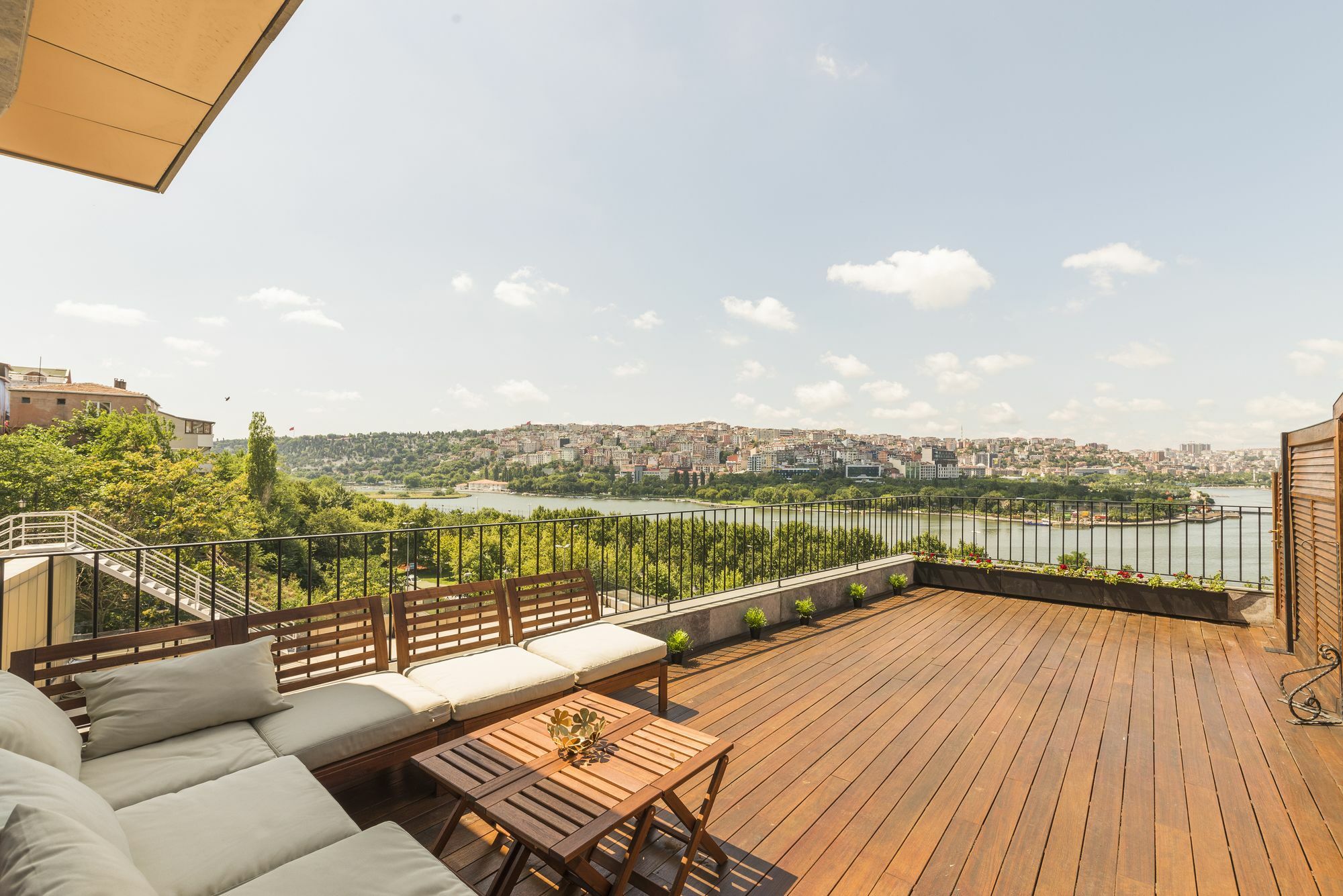 Terrace Golden Horn Aparthotel