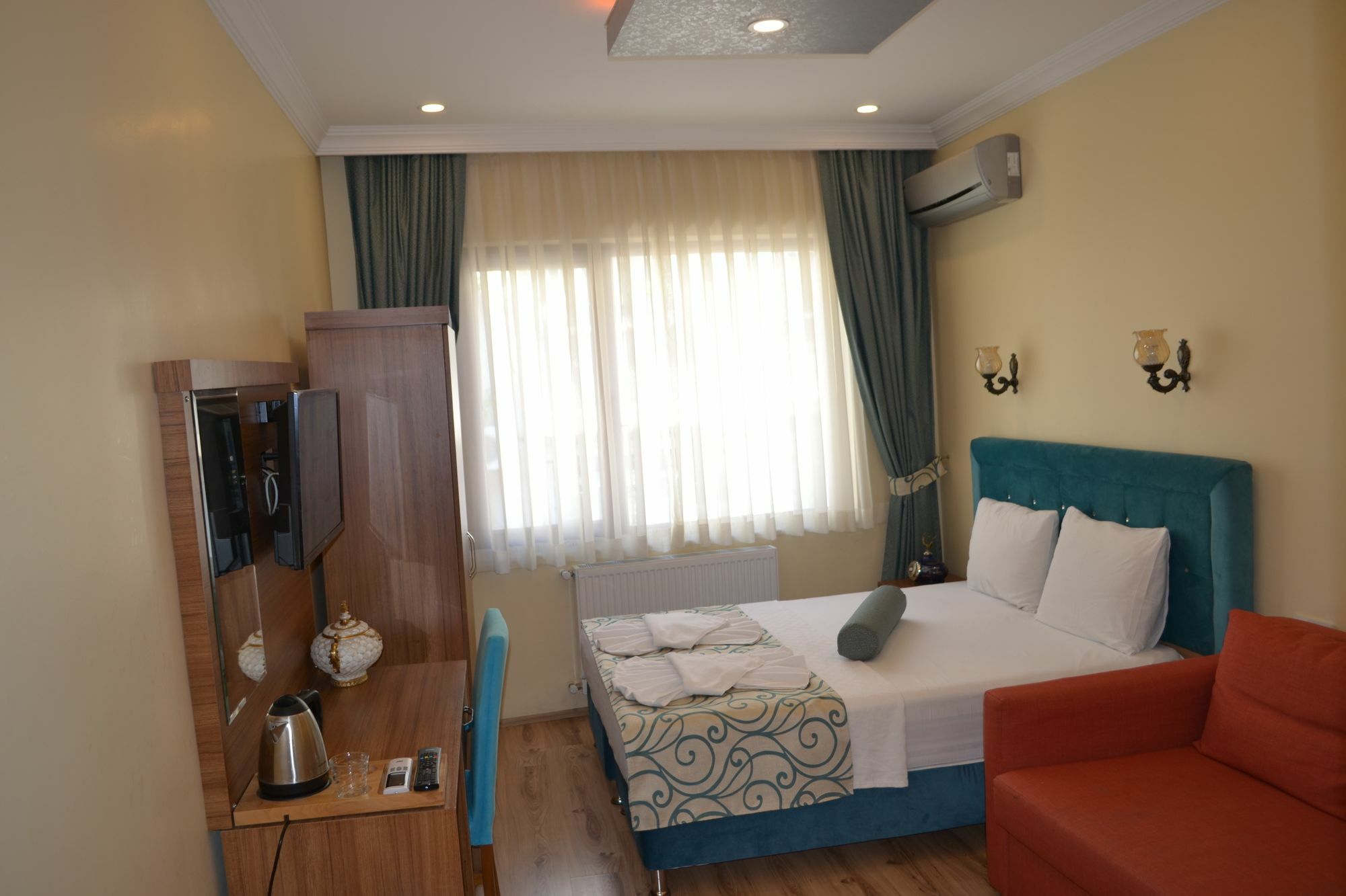 Riverland & Hotel