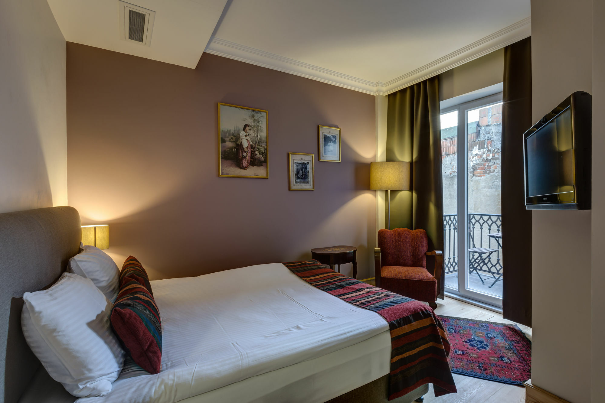 No11 & Aparthotel