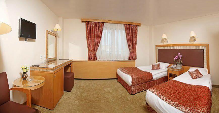 Carlton Old 4*