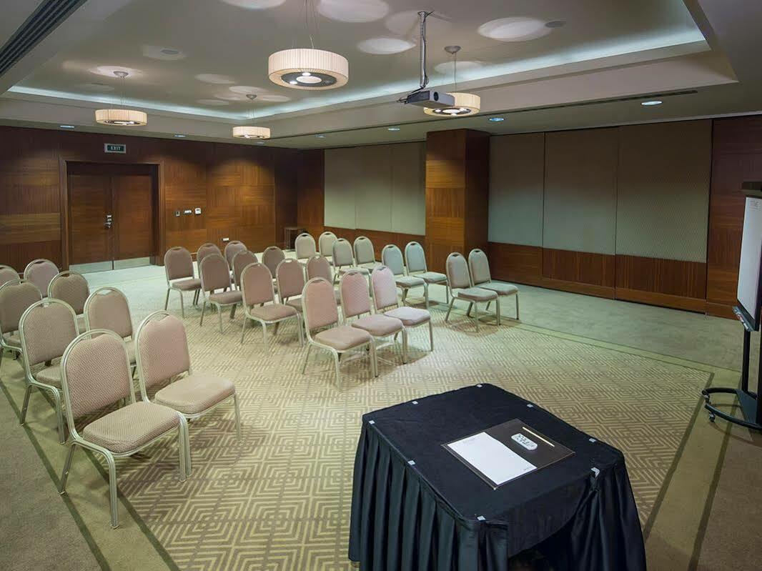 Titanic Business Kartal Hotel 5*