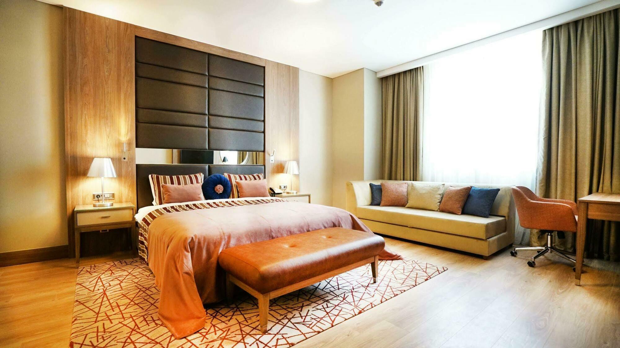 Hawthorn By Wyndham Airport Otel 5*