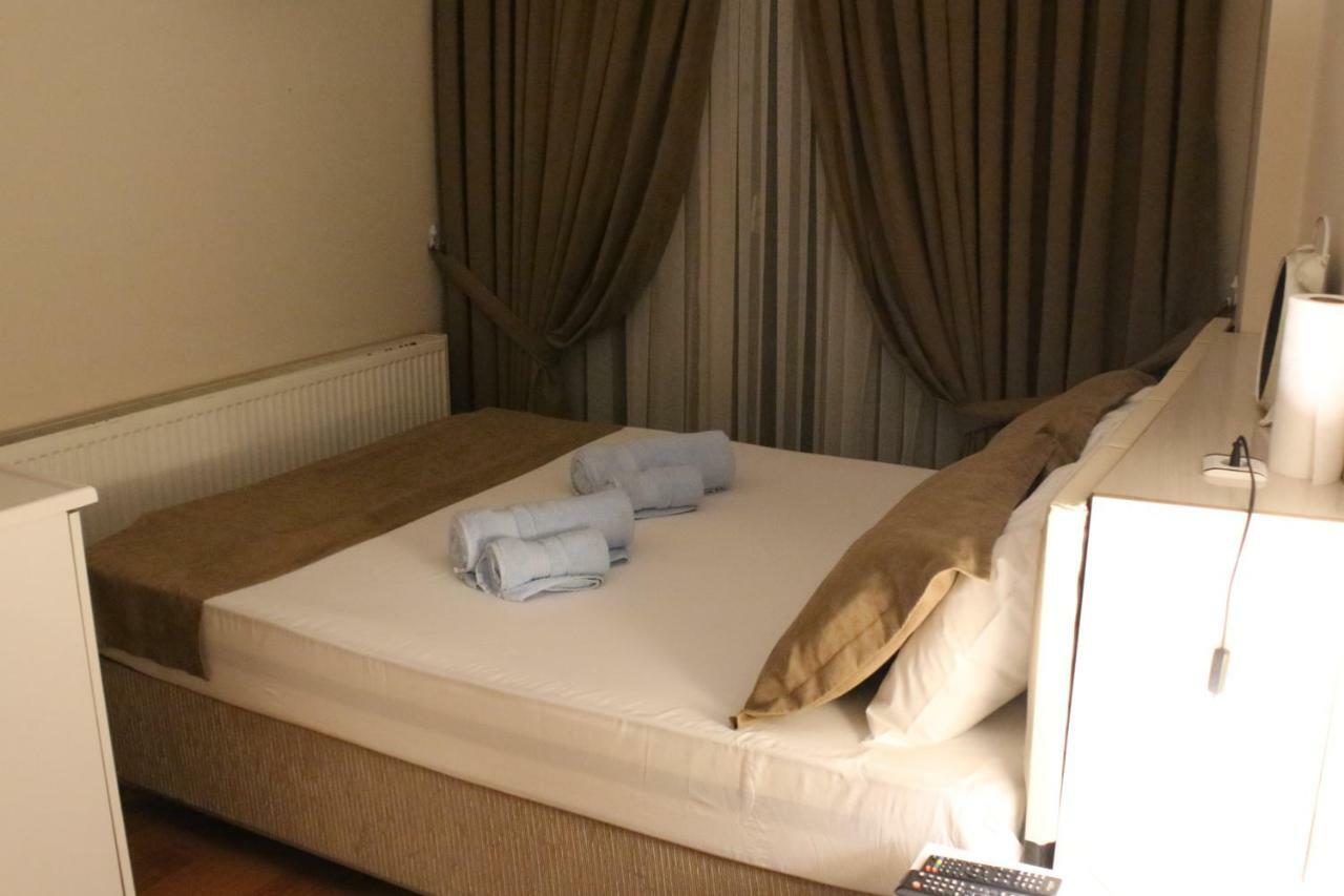 Bed & Breakfast Blue *