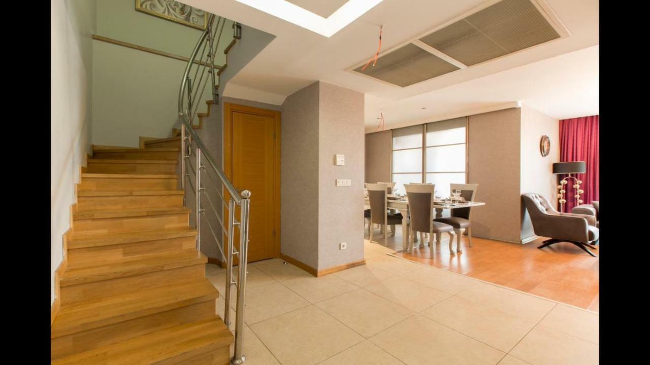 Cts Elysium Duplex Apt. 85 *