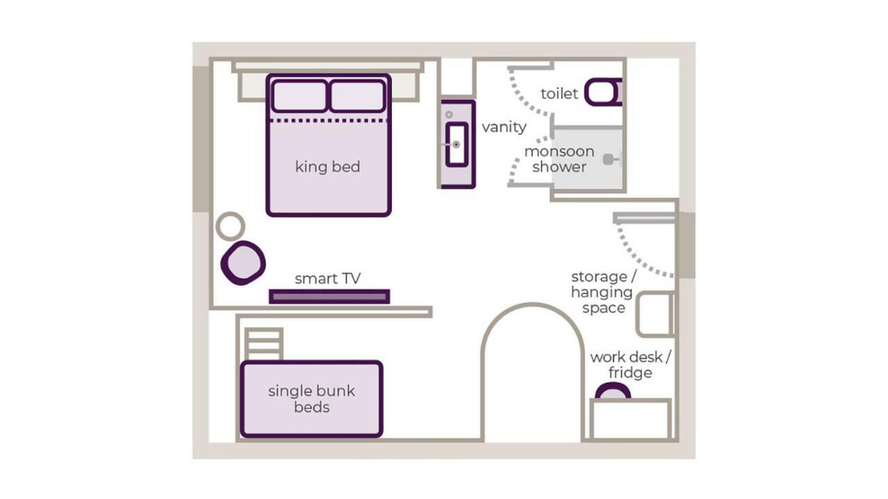 Yotelair Airport, Duty Free - International Transit Area 3*