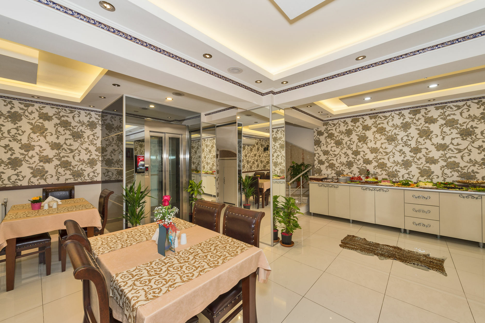 Raimond Hotel