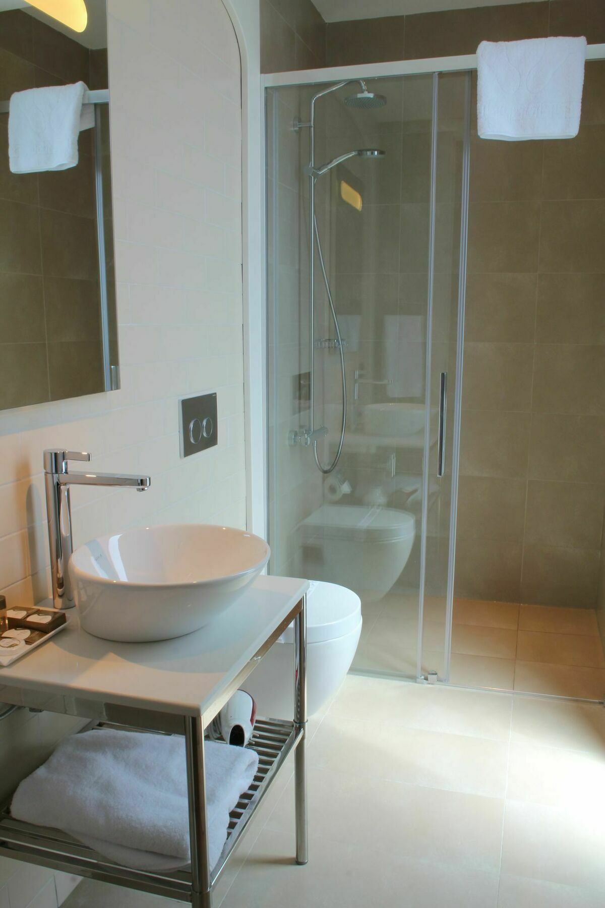 Otel Upsuites