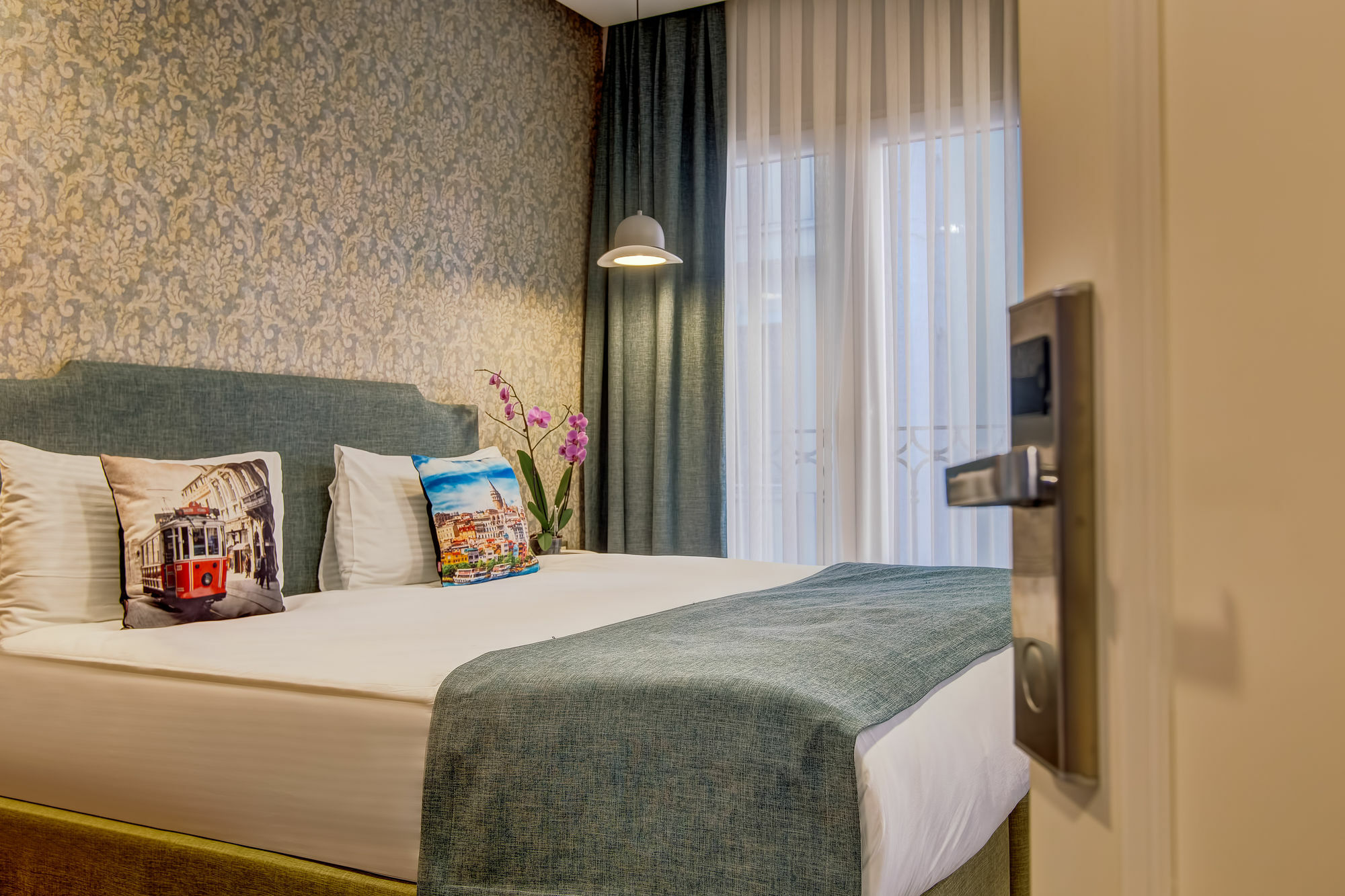 Hotel Sometimes Taksim 3*