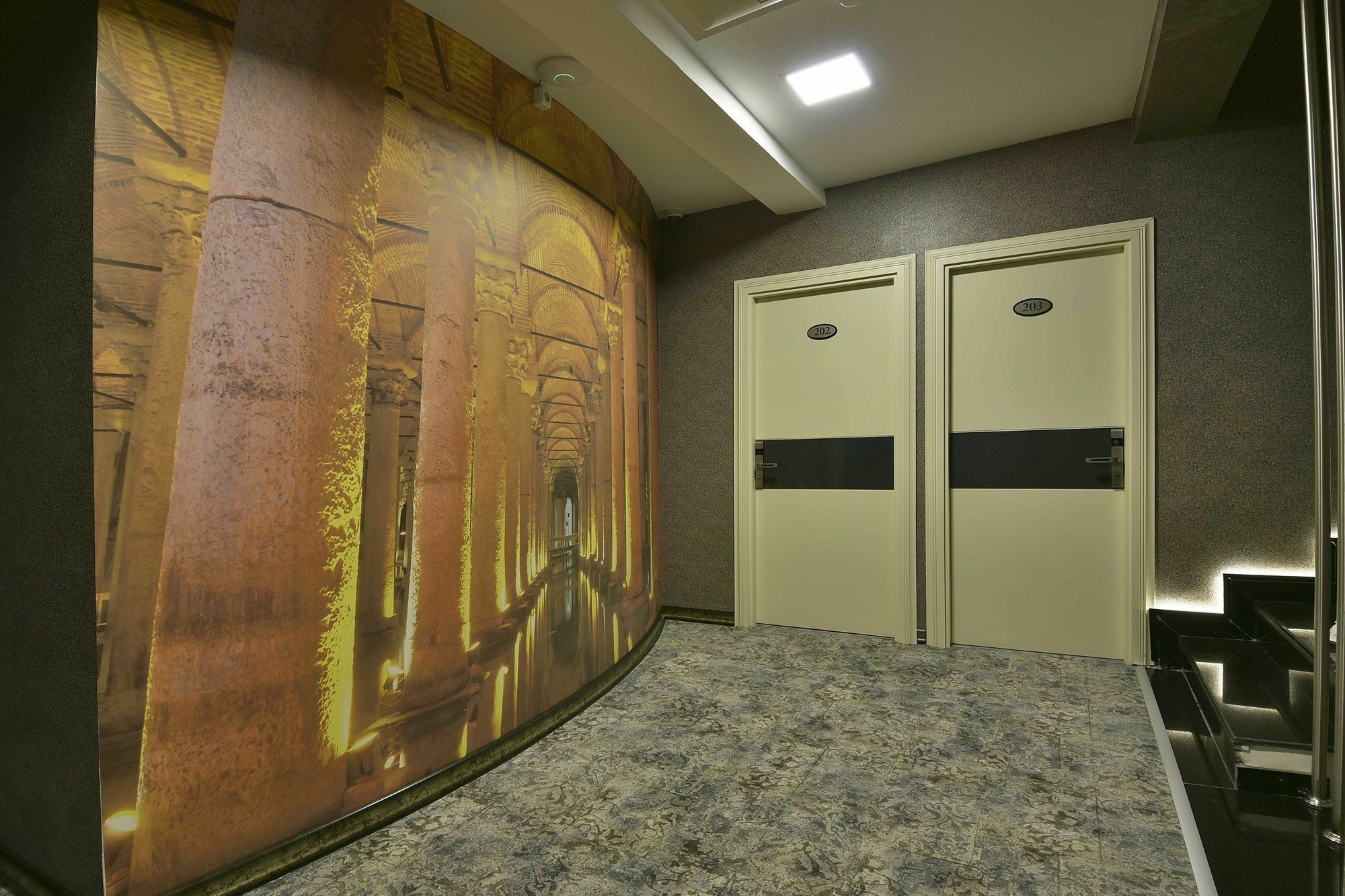 Adamel Hotel