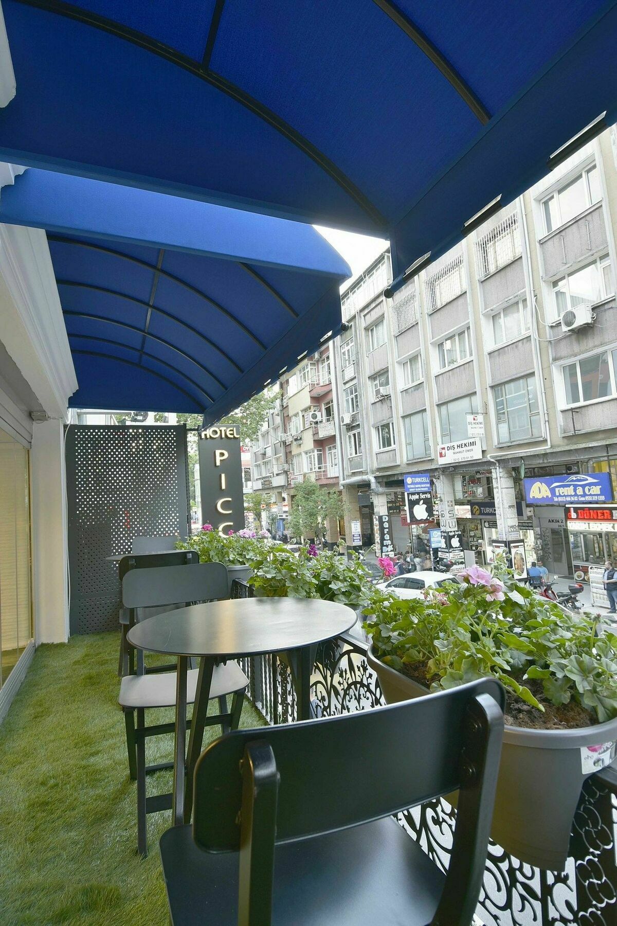 Adamel Hotel
