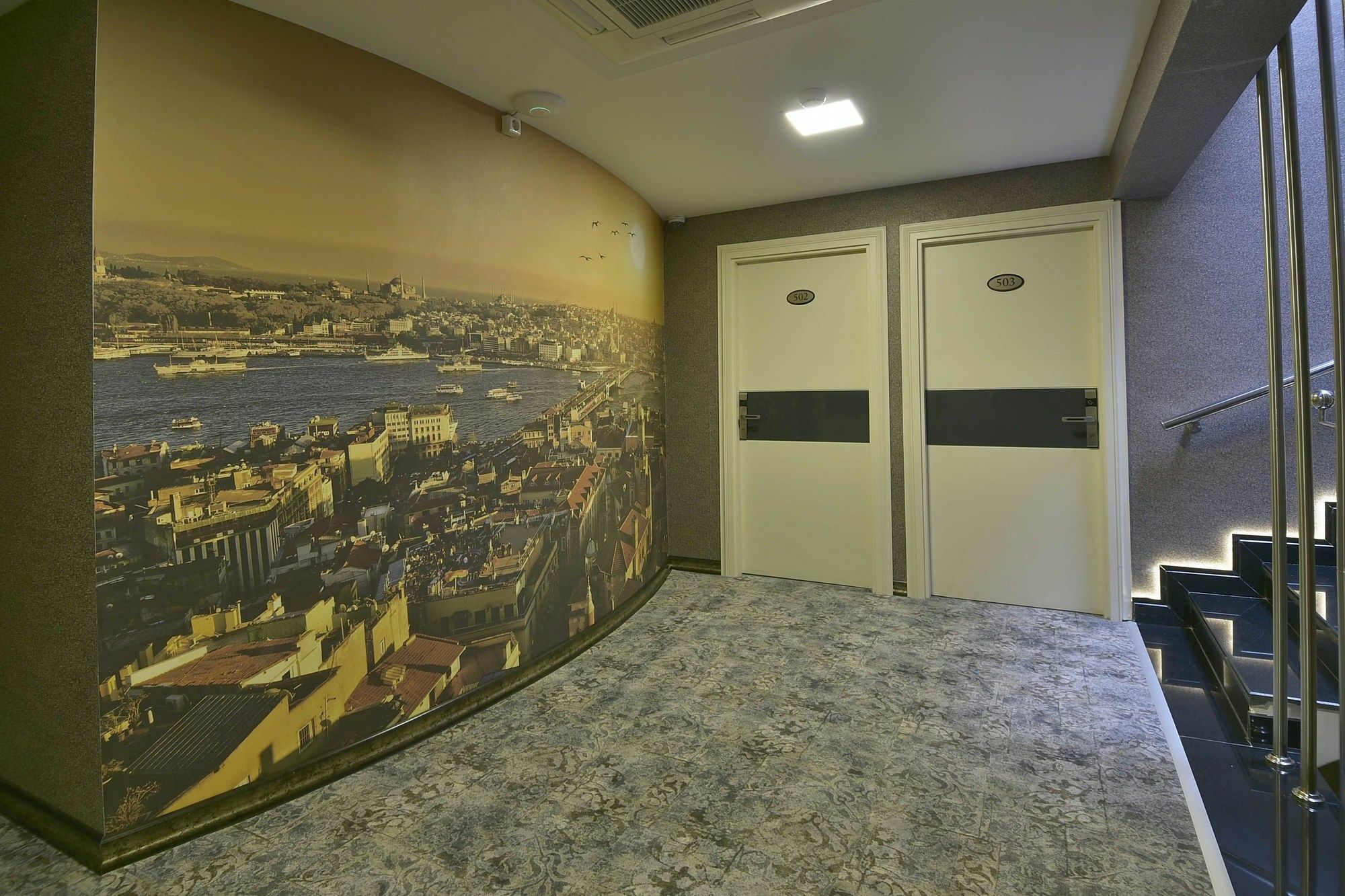 Adamel Hotel