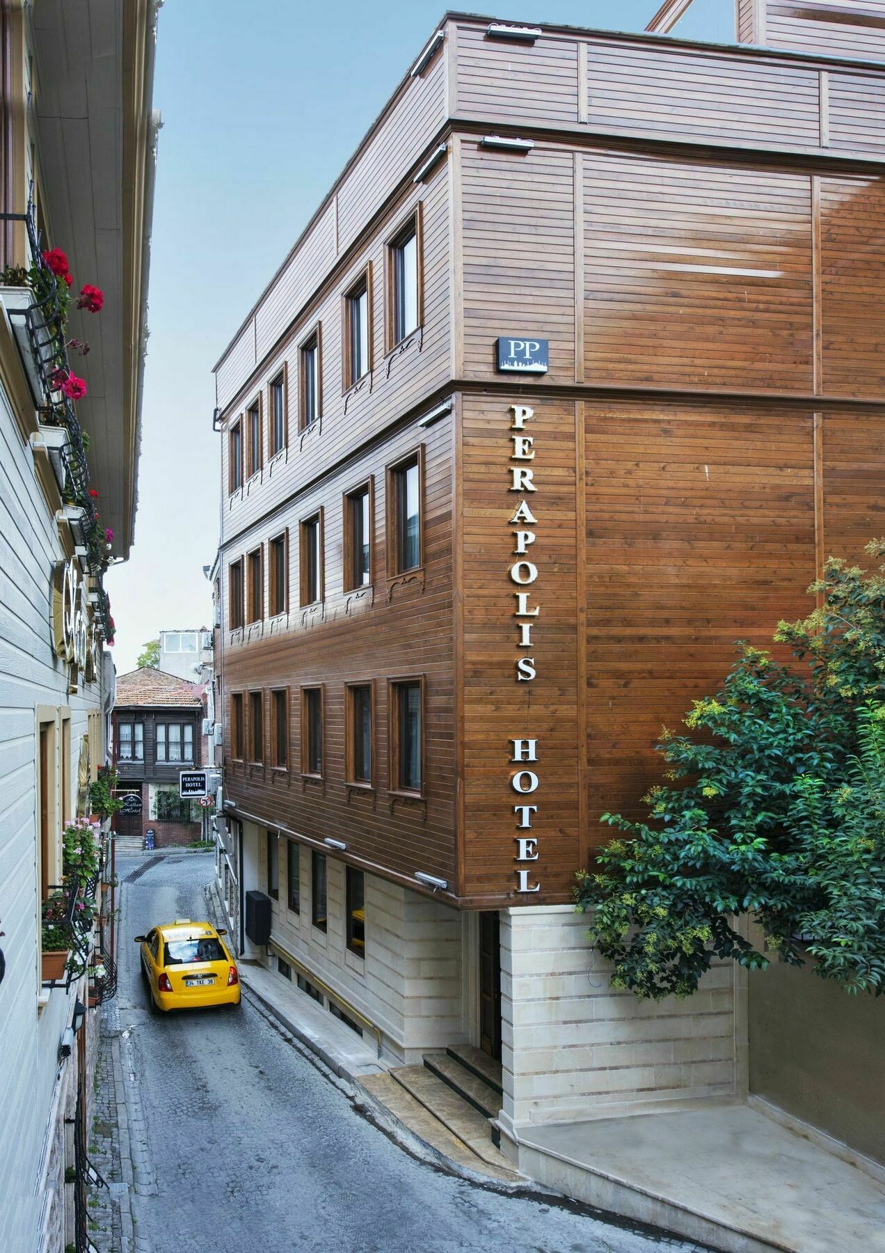 Hotel Perapolis 3*