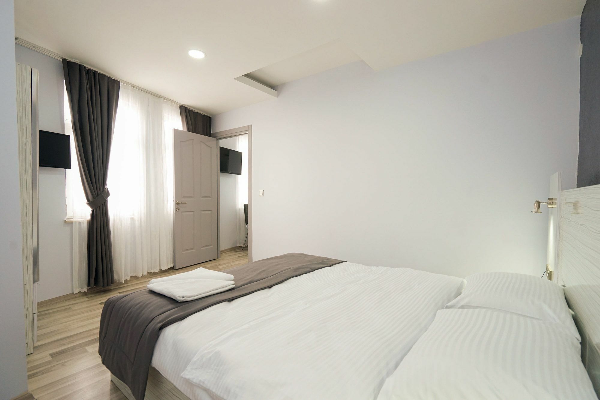 Element Aparthotel 2*