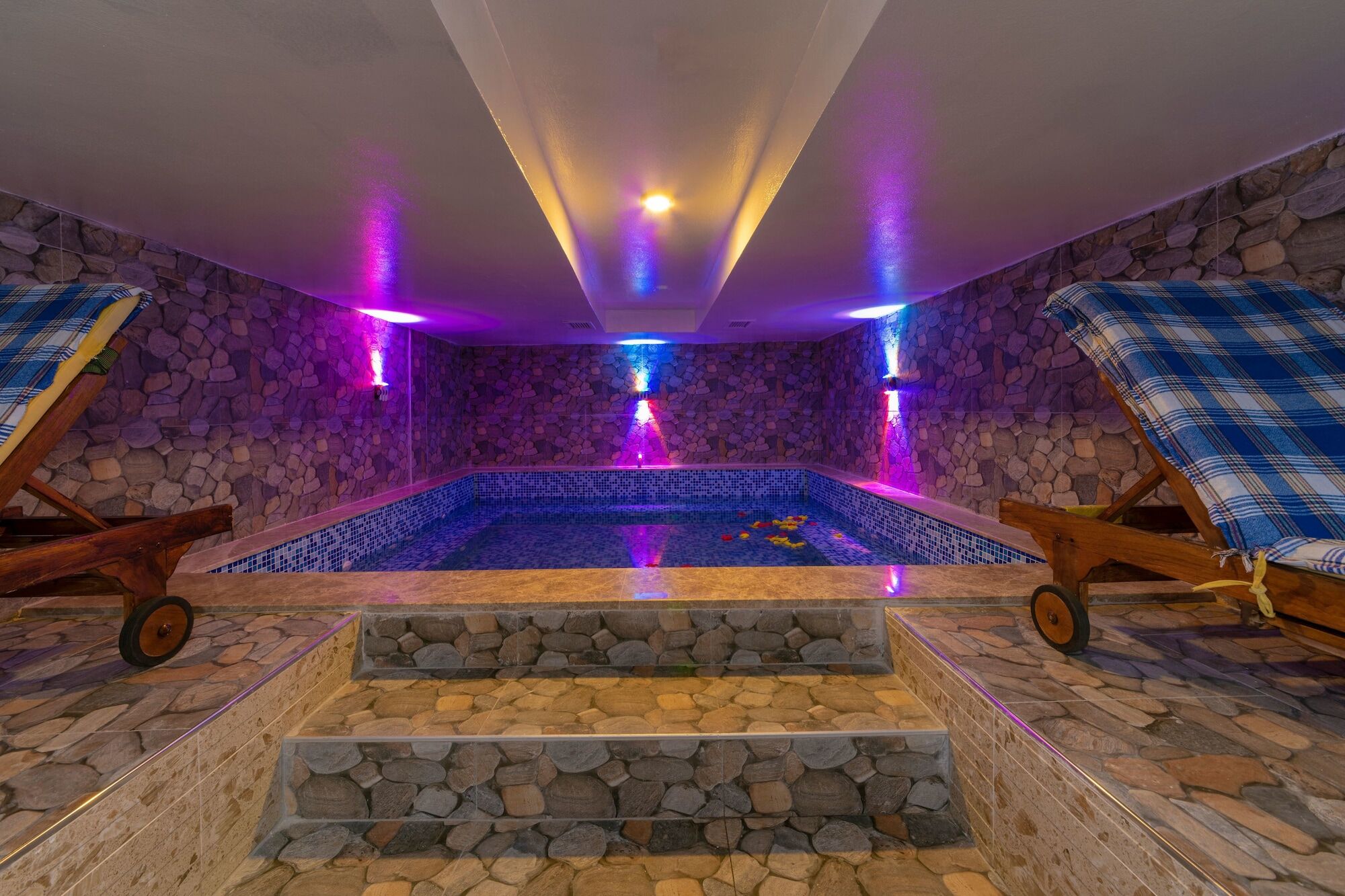Vision Deluxe Hotel