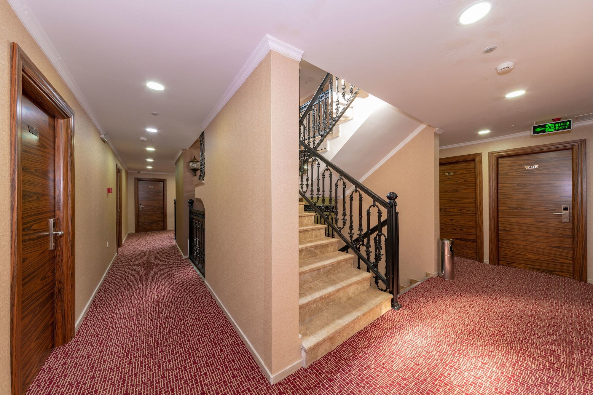 Vision Deluxe Hotel 3*