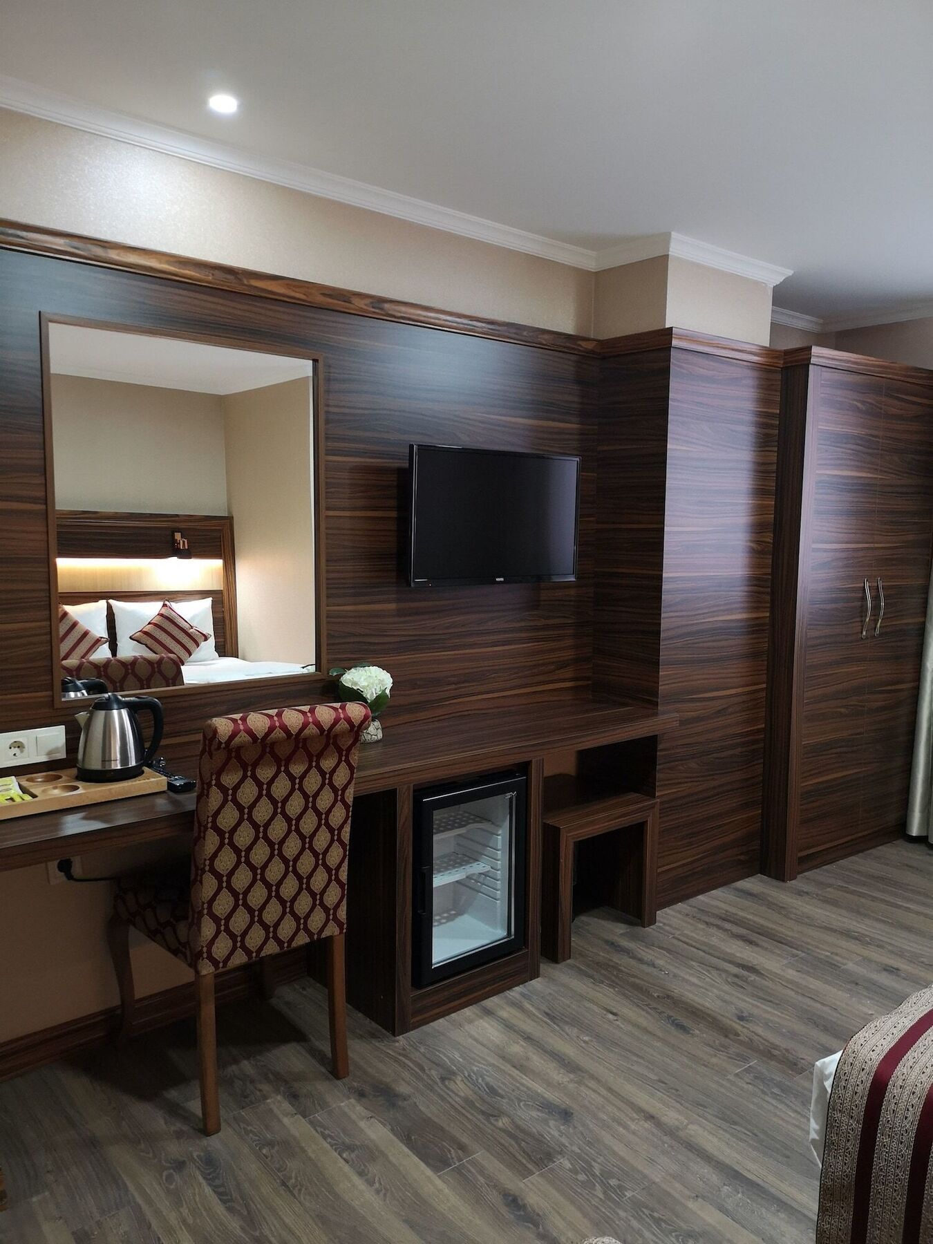 Vision Deluxe Hotel