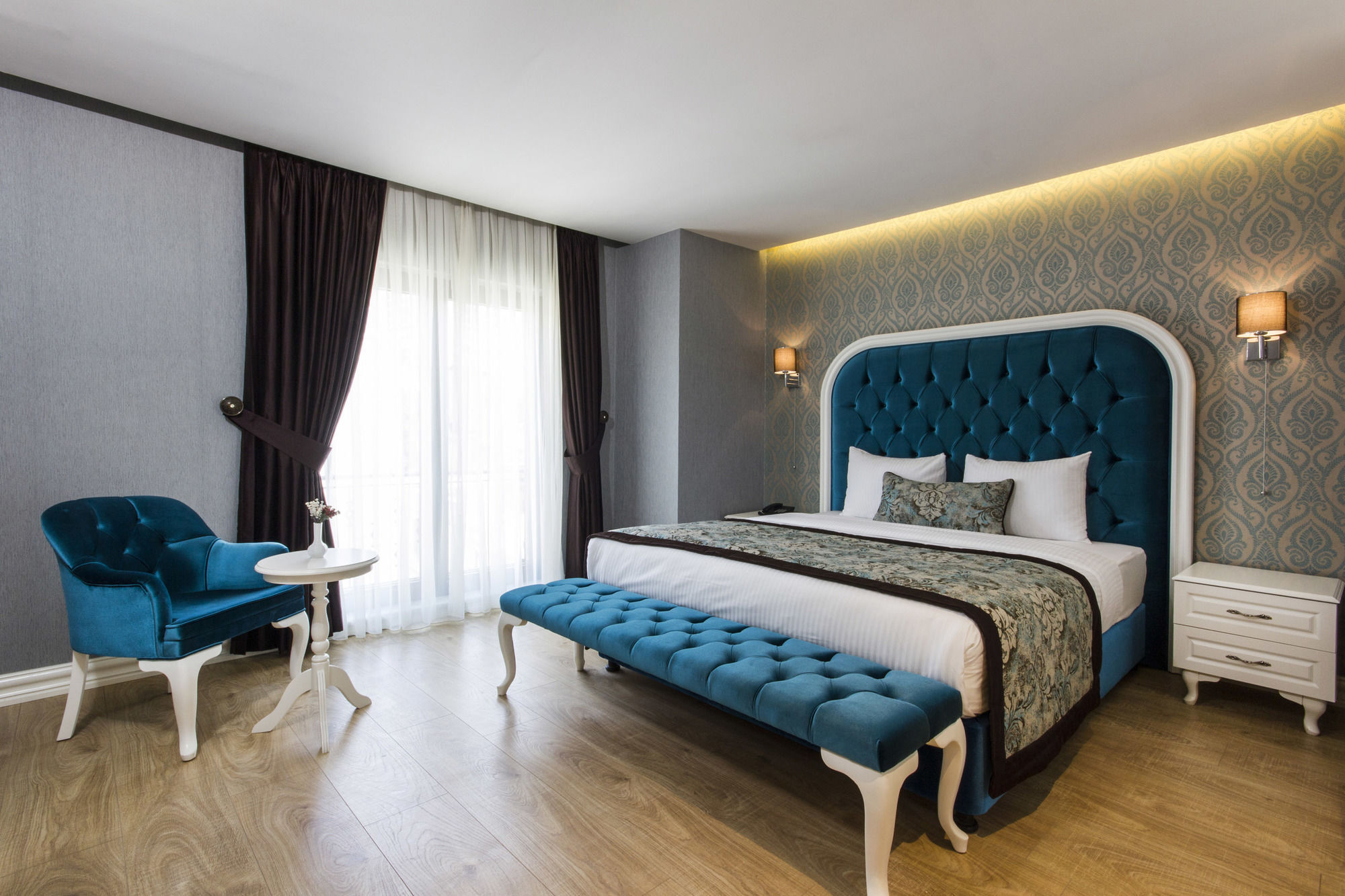 Hotel Dencity & 4*
