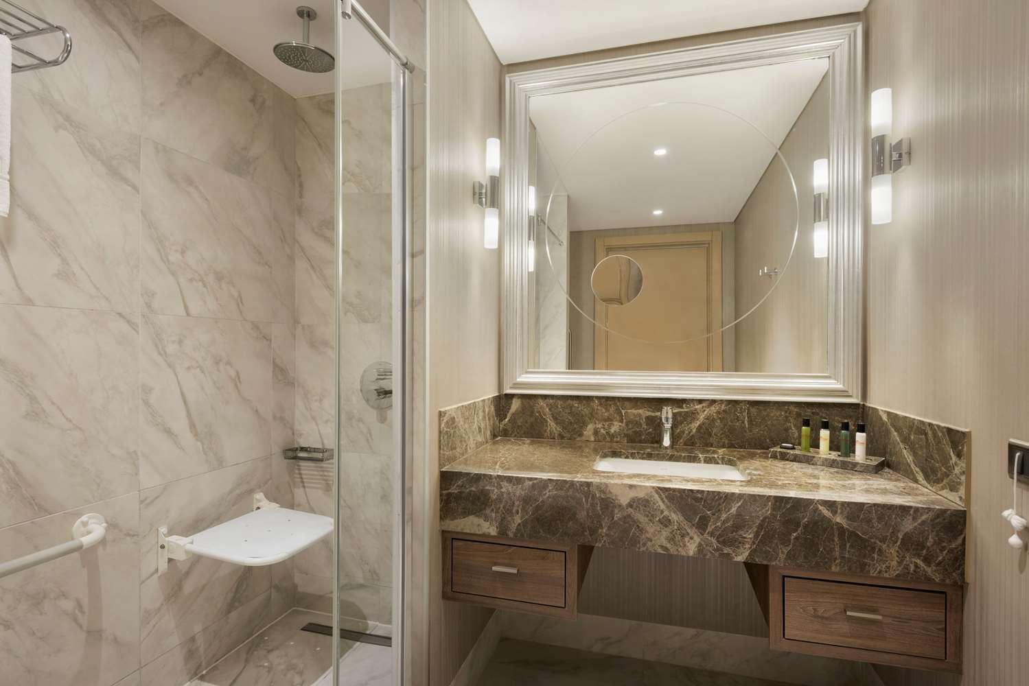 Otel Hawthorn By Wyndham Airport 5*