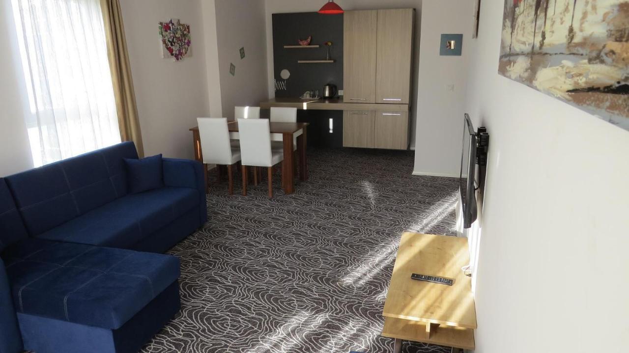 Kat11 Aparthotel *