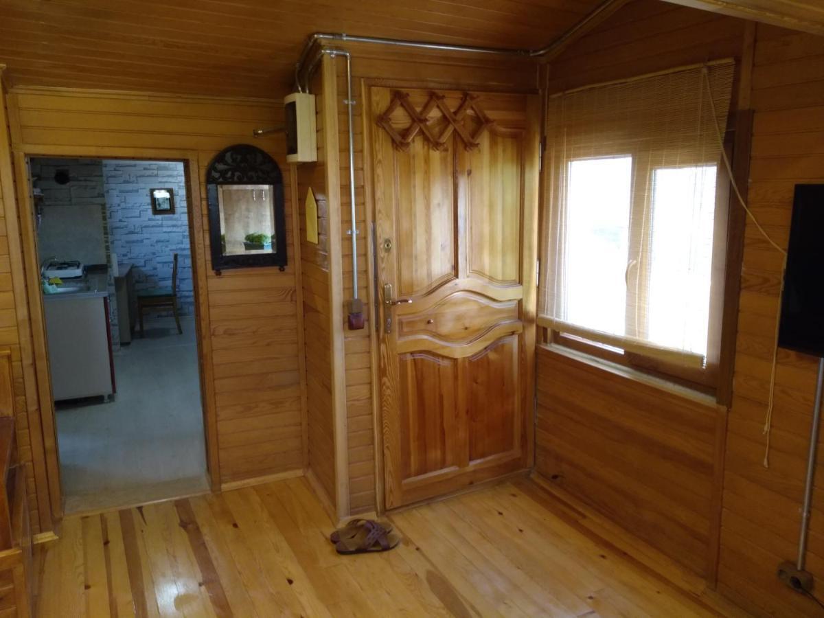 Retro & Wood Apartment
