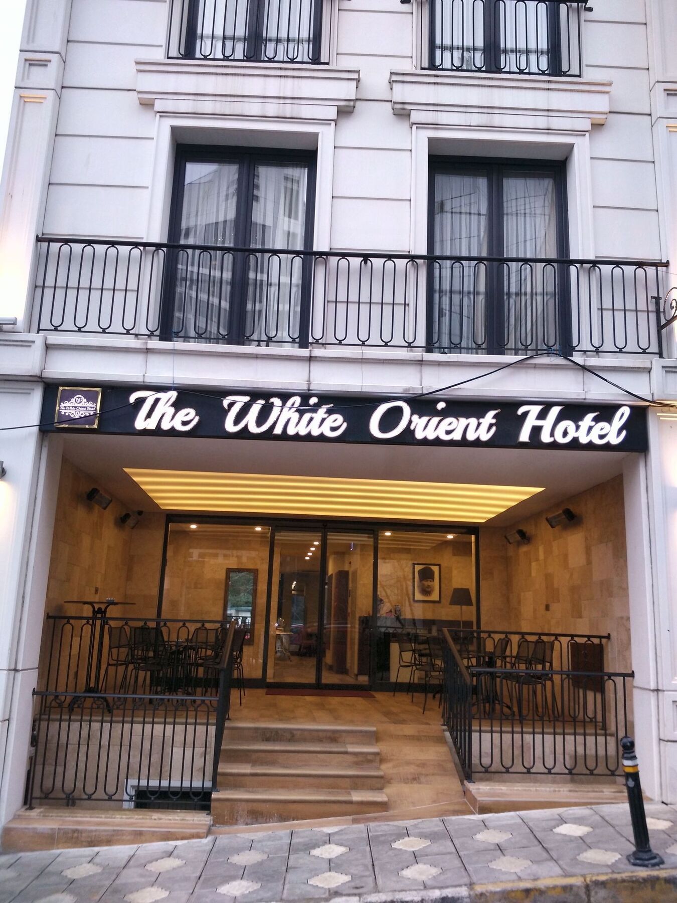 Otel The White Orient