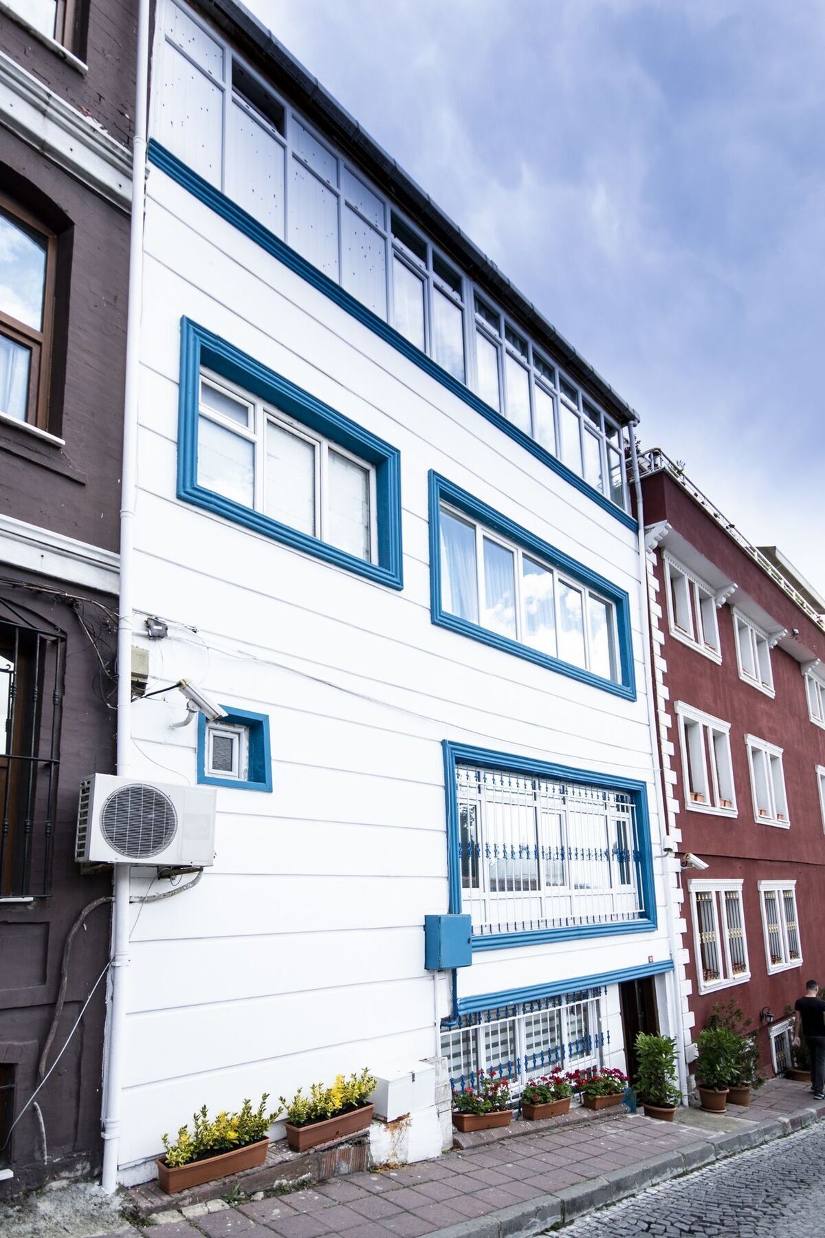 White Pearl Apartment *