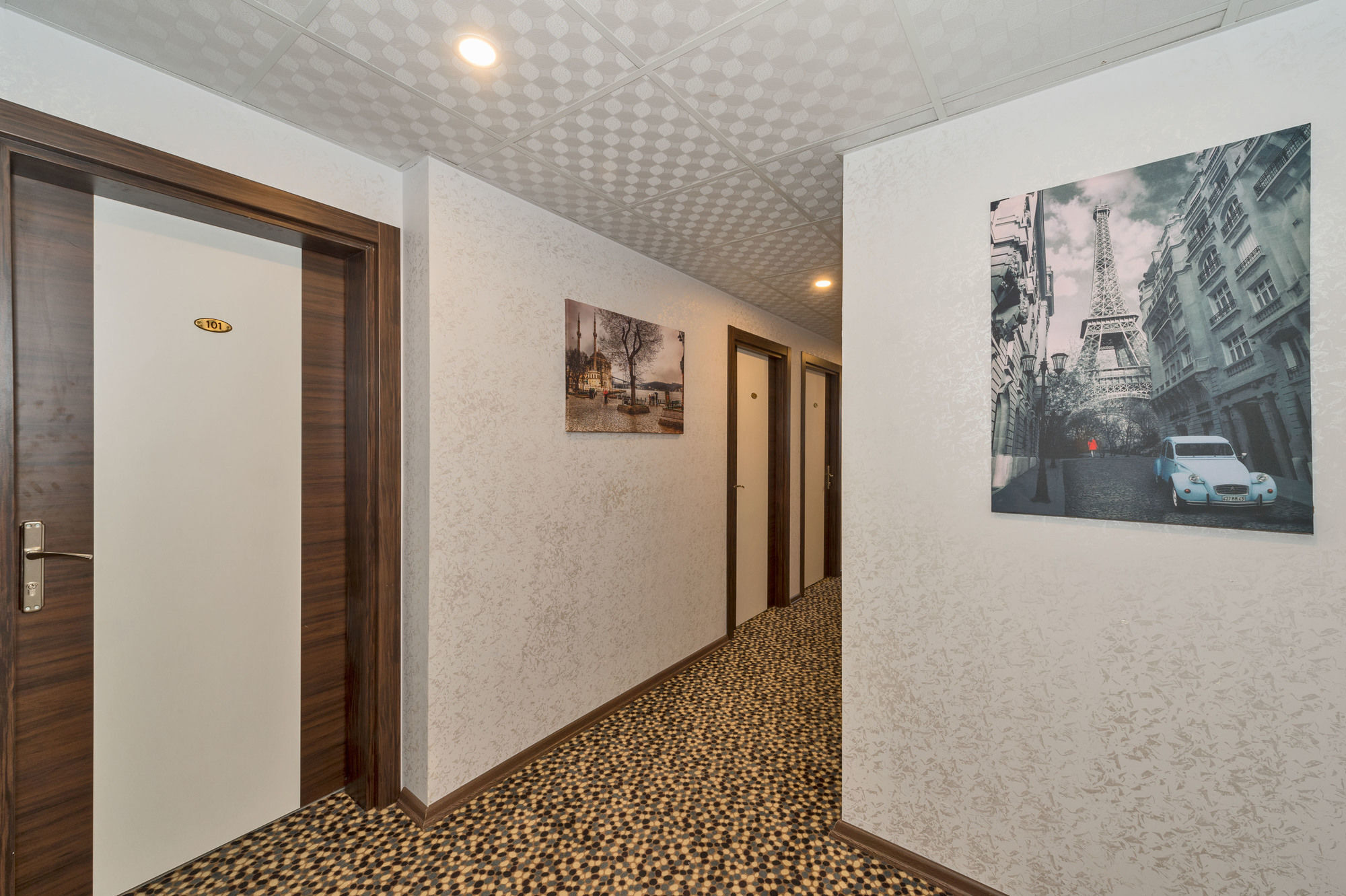 Hotel Paradise Airport