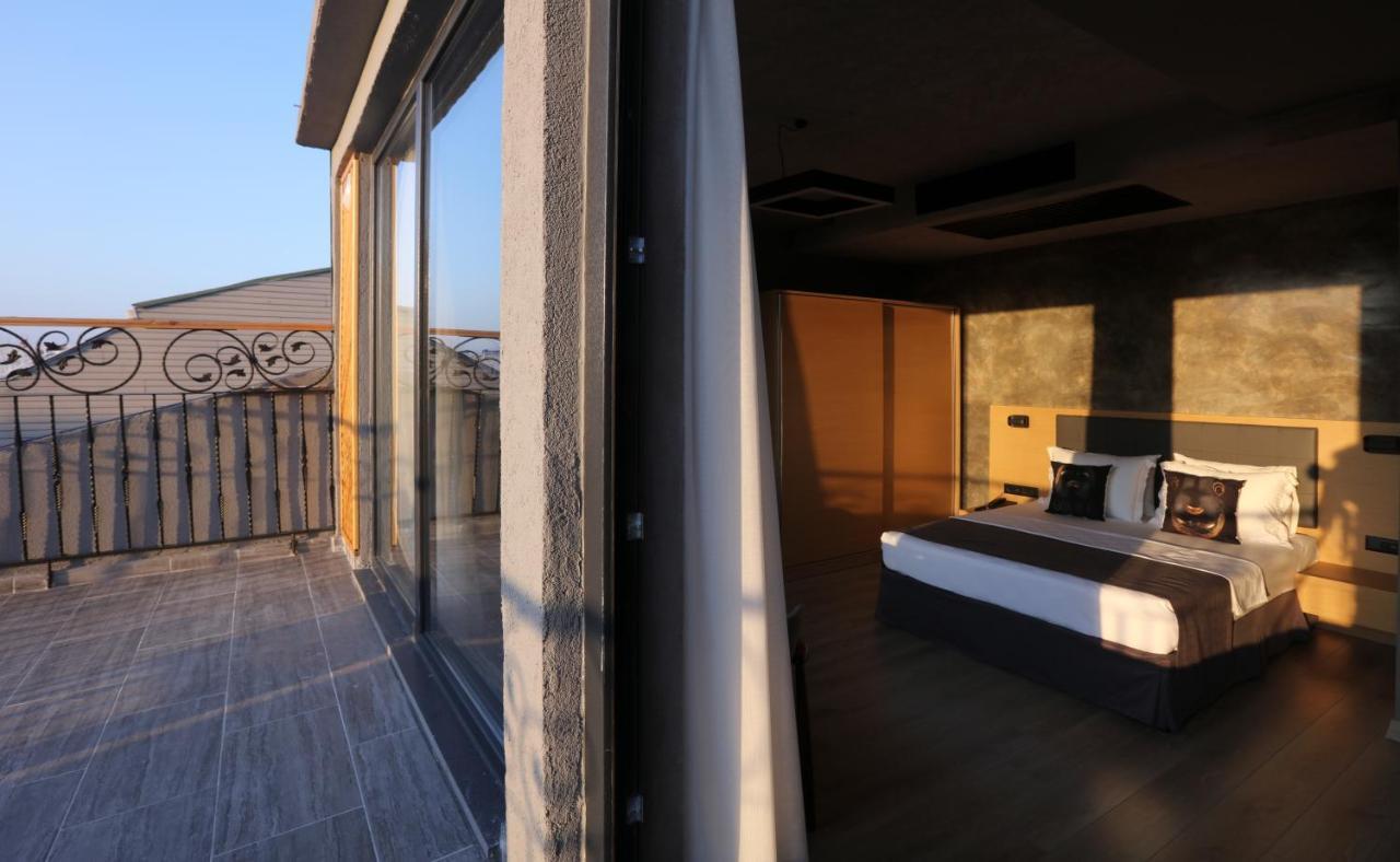 Red Stone Hotel 3*