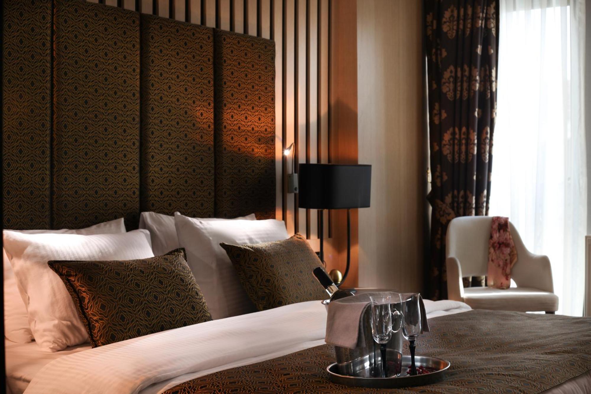 Pell Palace & Hotel 2*