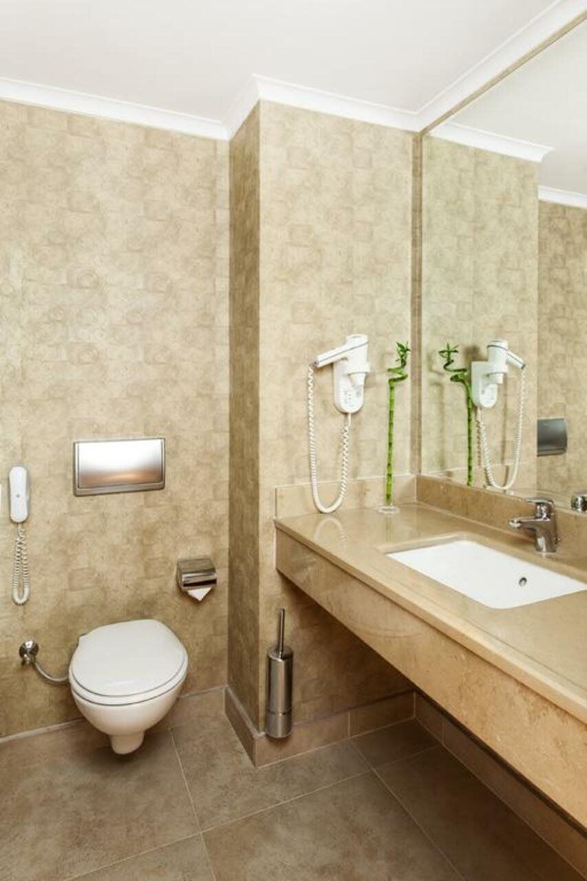 Hotel Wow Airport Hotel 4*