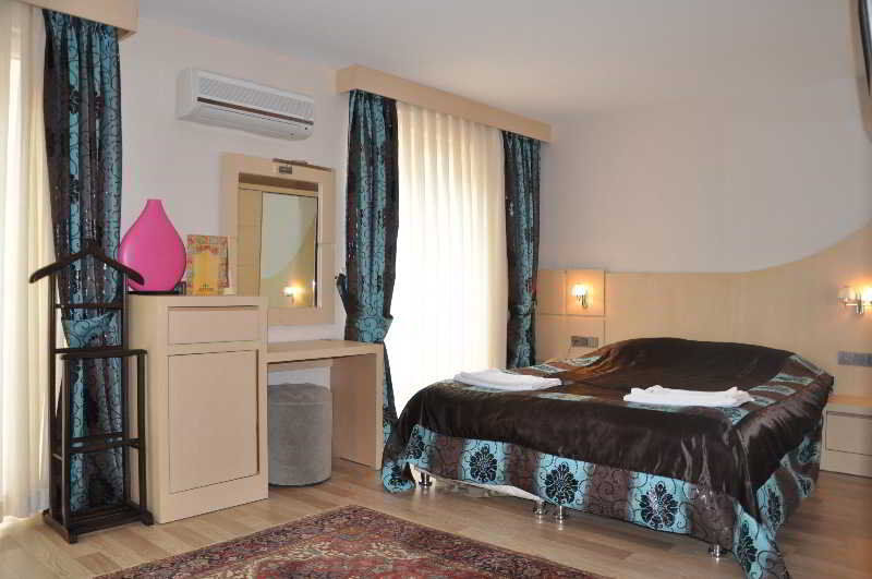 Hotel Grand Ambiance